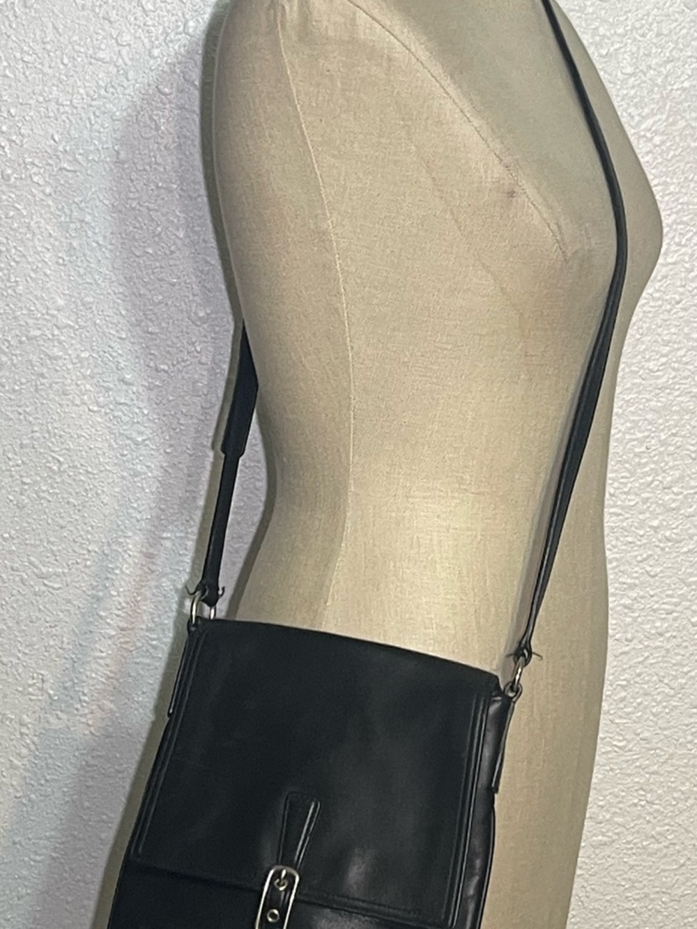Coach vintage black leather legacy slim crossbody bag - Picture 5 of 12